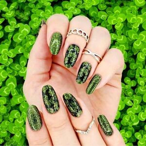 Color Street **RETIRED** Shamrockin’ and Rollin’